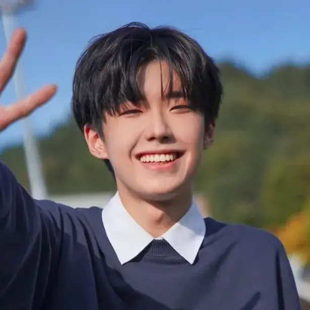 SoggyBadge4771의 김수환