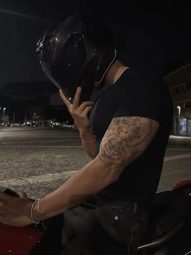 KatRose131184의 Brother's best friend who's a biker.