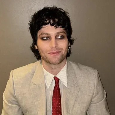 Profile image of Luke Hemmings