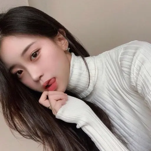 SnugSitar2245의 여자