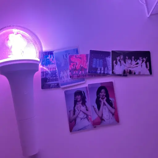 SleazyApe2264의 포카포장에 진심인 여자