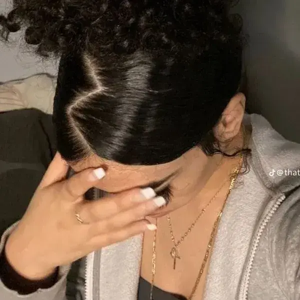 NeatFace2998의 Chloe, the Curly-Haired Girl