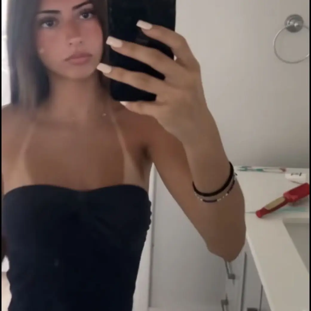 VoicedArm8064의 Tan brunette gf