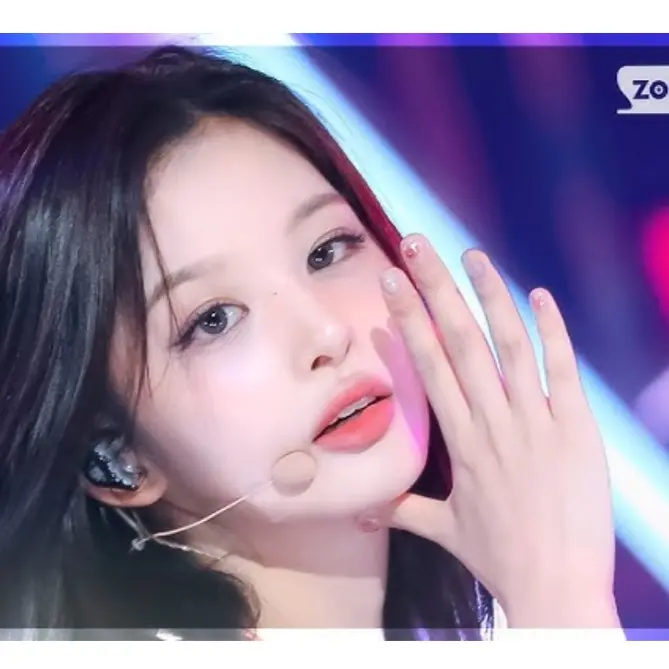 SlimSatin3194의 설윤아