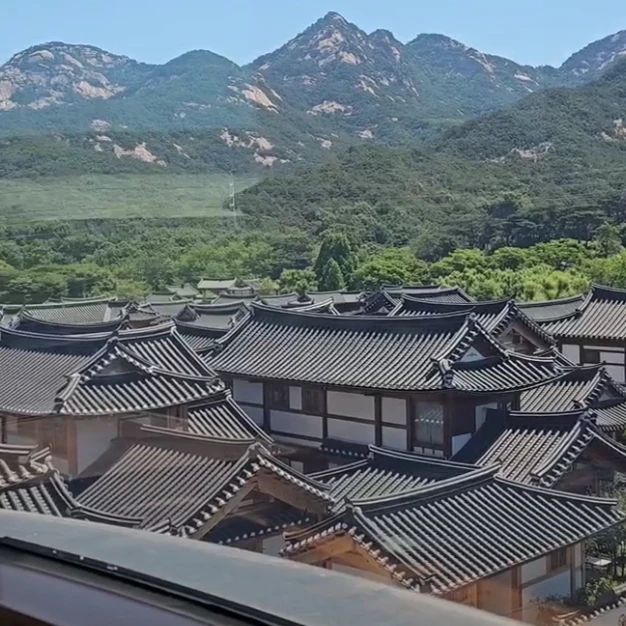 김.민.지