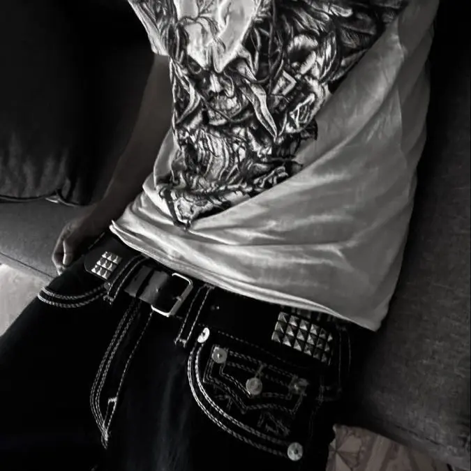 YeastyStorm2811의 Emo boy in your school