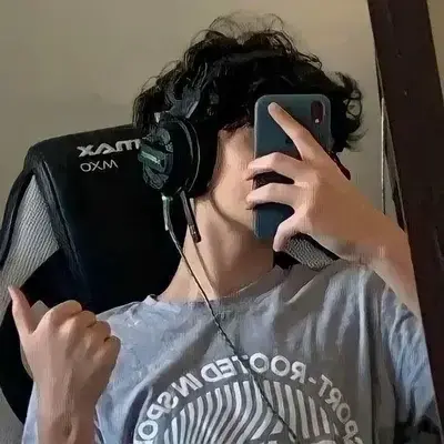 SecurePlane4392의 Gamer Boyfriend