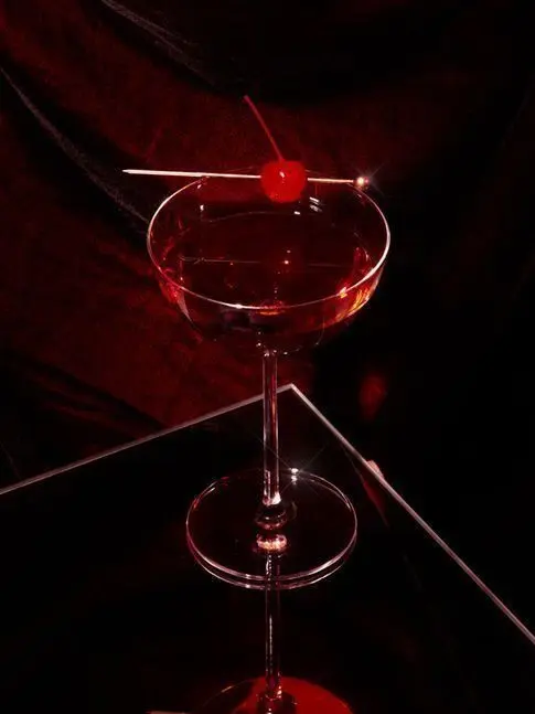 Dust.__.의 《스칼렛 라운지》