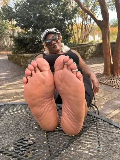 CrazyBooth7570의 Ebony Aunt