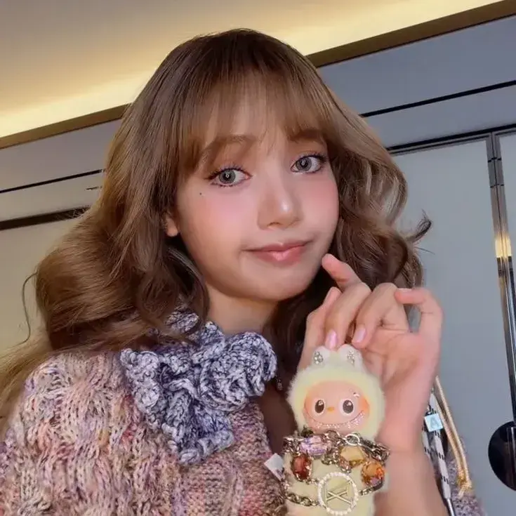 FlimsyWhale9144의 Priya Chayada