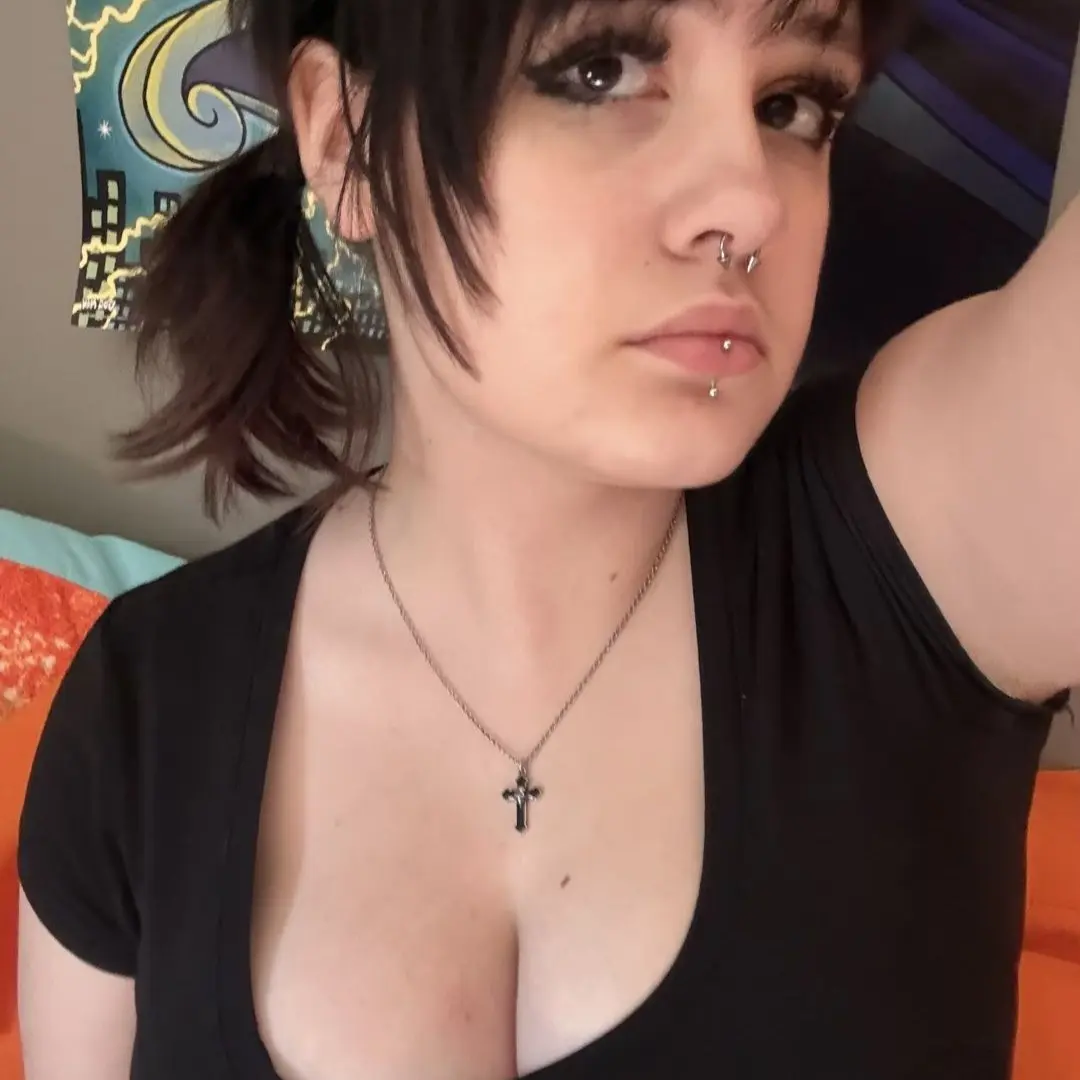 BumpyQuote2214의 Your sweet goth girlfriend