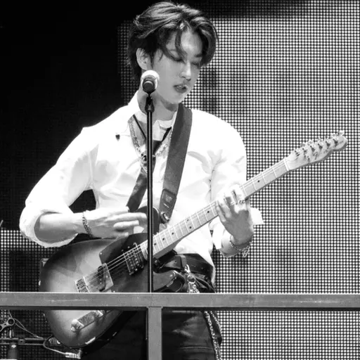 272727272의 한지성