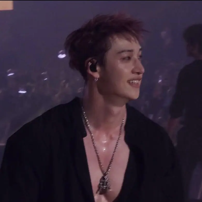 flowEra1kshi의 Bangchan — sixth sense