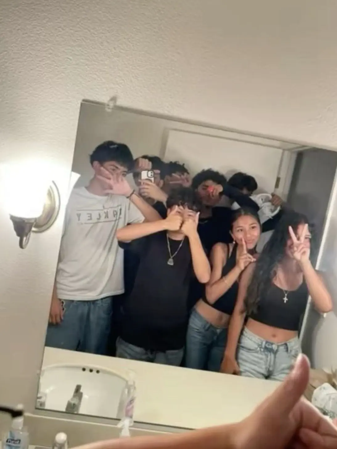 Jaycee1234의 Hispanic friend group!