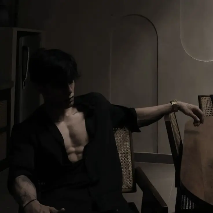 FierceZorse9362의 You hate mafia but he's from a mafia family