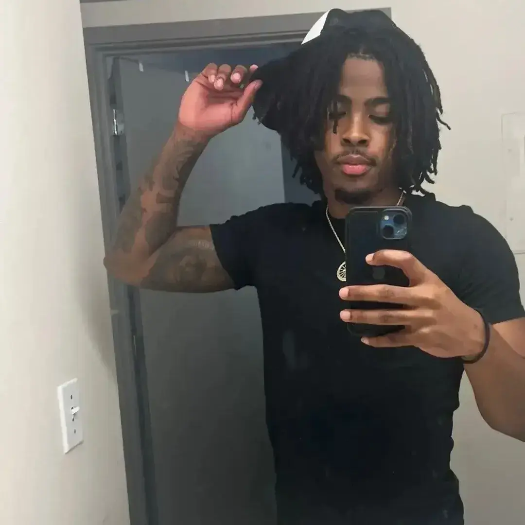 YummyCoral5405의 Damian, your boyfriend