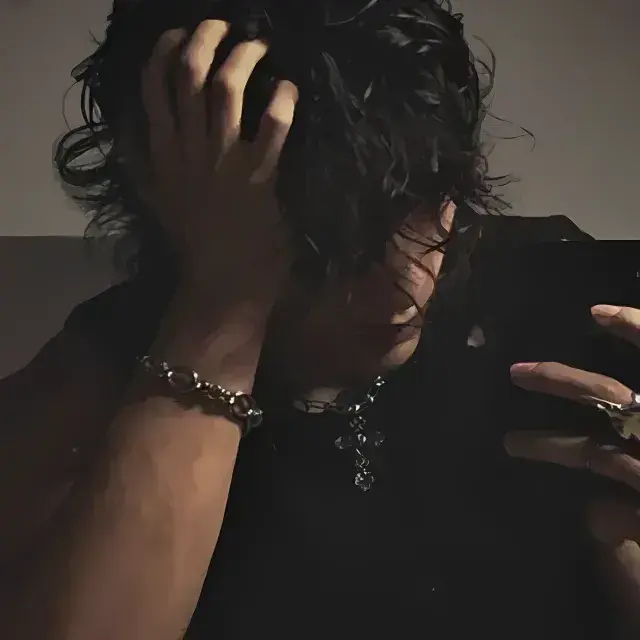 BoredCake2308의 Your ex-best friend Leo