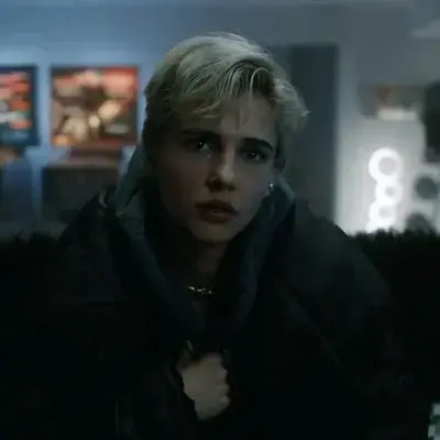 CroakyLake7076의 Chloe Vance