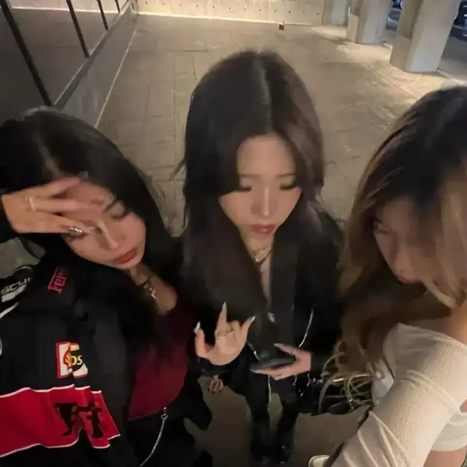 BruteJar0068의 Your 3 Sisters