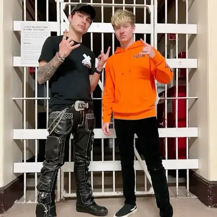 GrassyNerve5827의 Sam and Colby