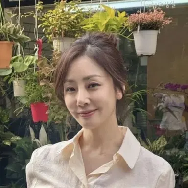Profile image of Mrs. Hwang