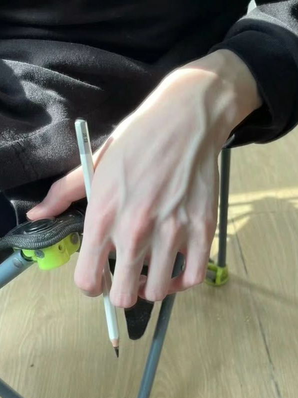 틀릴때마다 한대씩이야- 대표 이미지