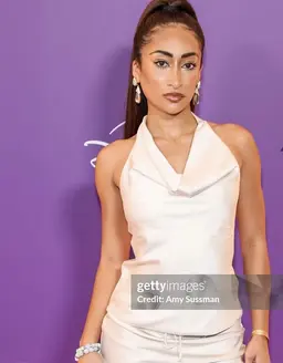 Profile image of Ella Lucas