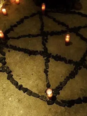 HO_815227의 강심장 네명 쫄보 한명 귀신주술