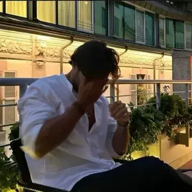 LeftCarp0433의 CHRISTIAN HARPER