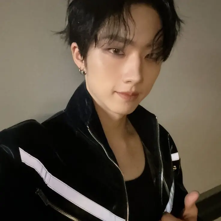 EnhypenHeeseung17의 ...the cheer captain and the cheerleader...