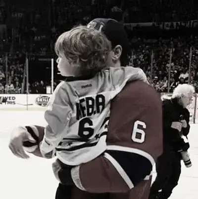 PeachyHoney2640의 Hockey Husband