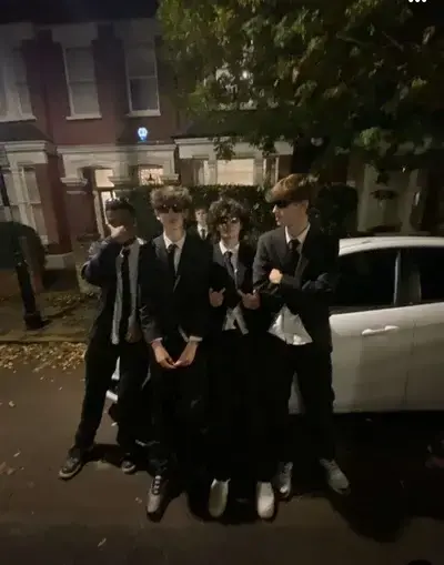 AlienHeron6005의 Boy roommates