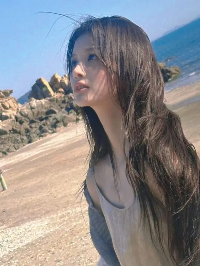 BrassyLeaf7964의 연하 여자친구 설윤이