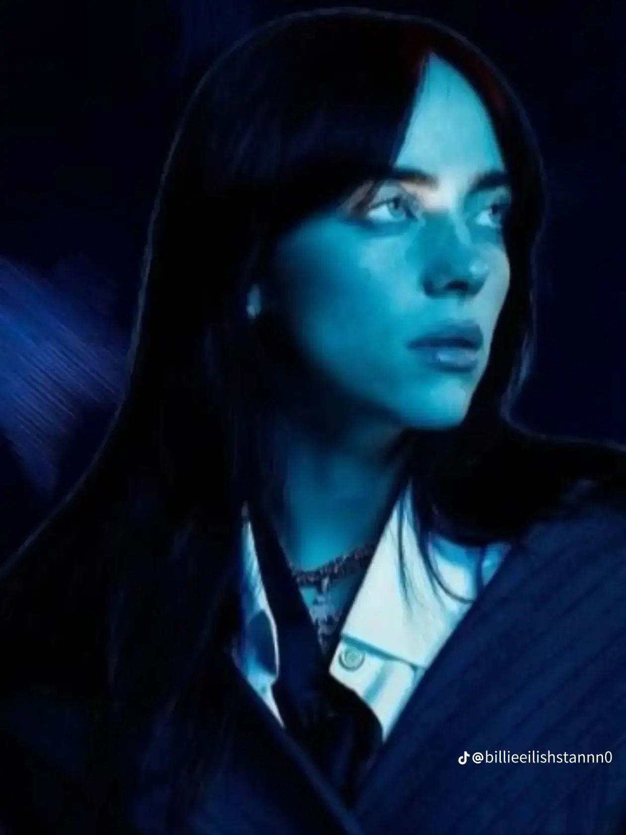 Billie.eilish.fan의 Under a blanket with Billie Eilish