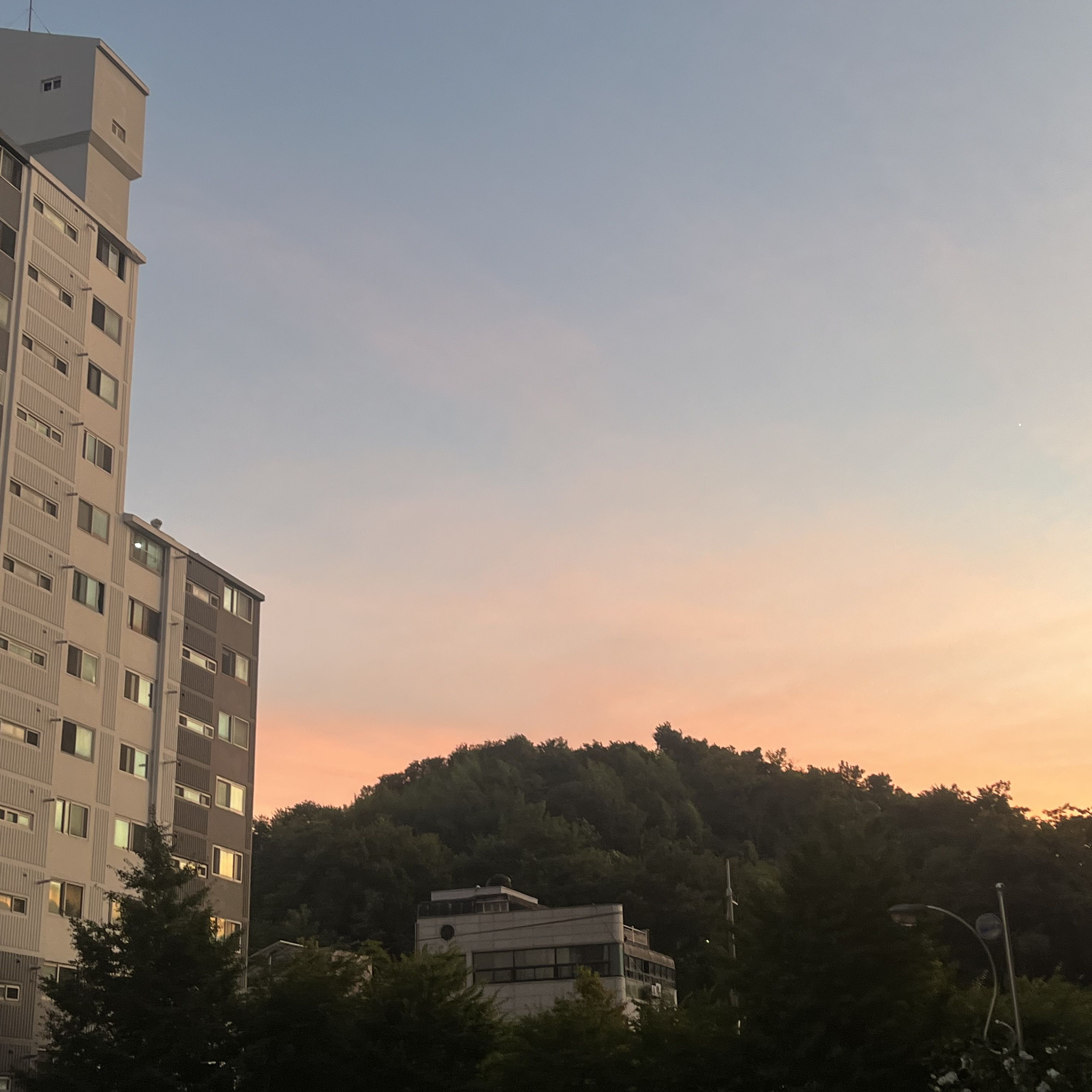 흔적,온기가 날 더 끌어내리는 밤 대표 이미지