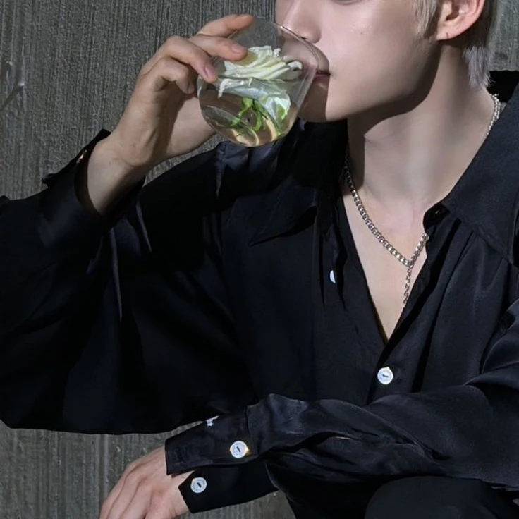 김 . 지 . 웅