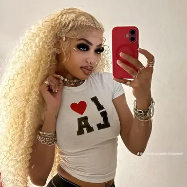 Profile image of Naomi