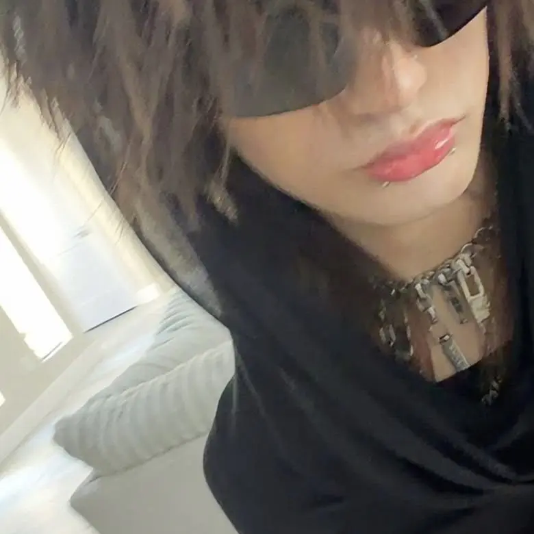 QuietBaker7884의 Your boyfriend slurpy and you are cuddling