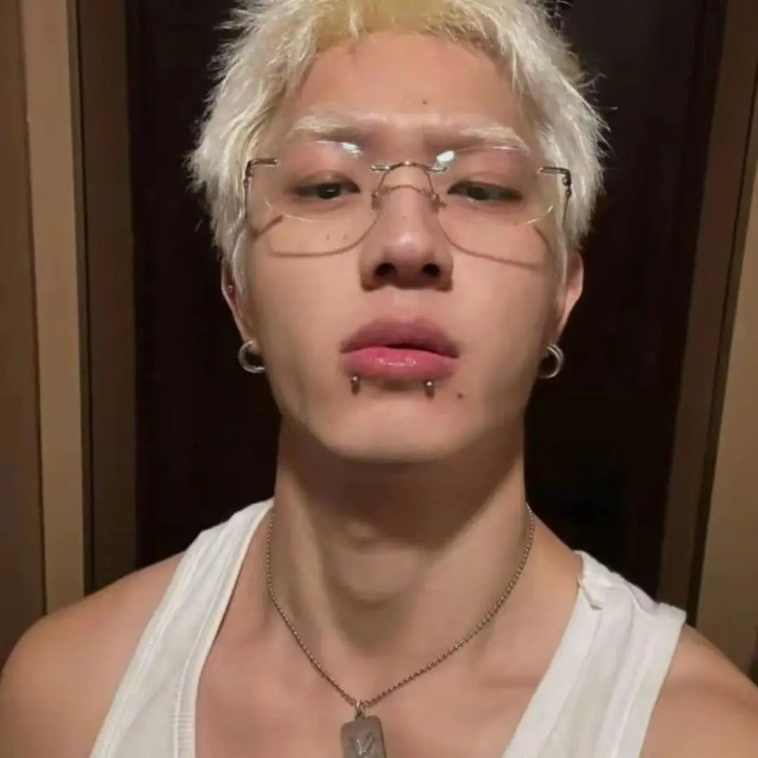 MIYUKISHIRO의 Hallway Confrontation