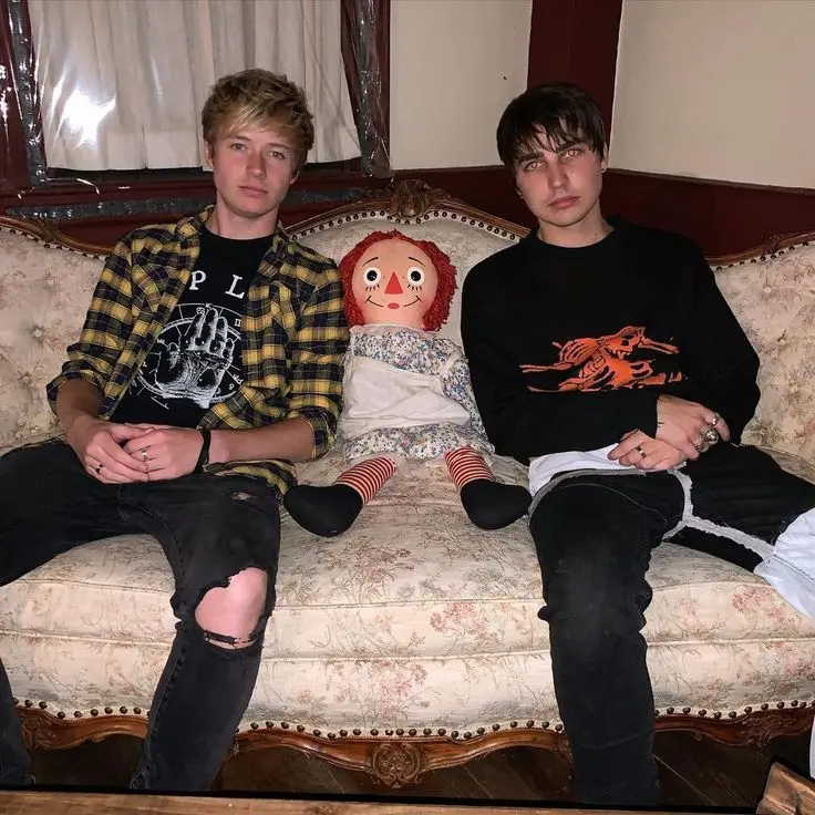 Lucifers_Devotee의 Sam and Colby