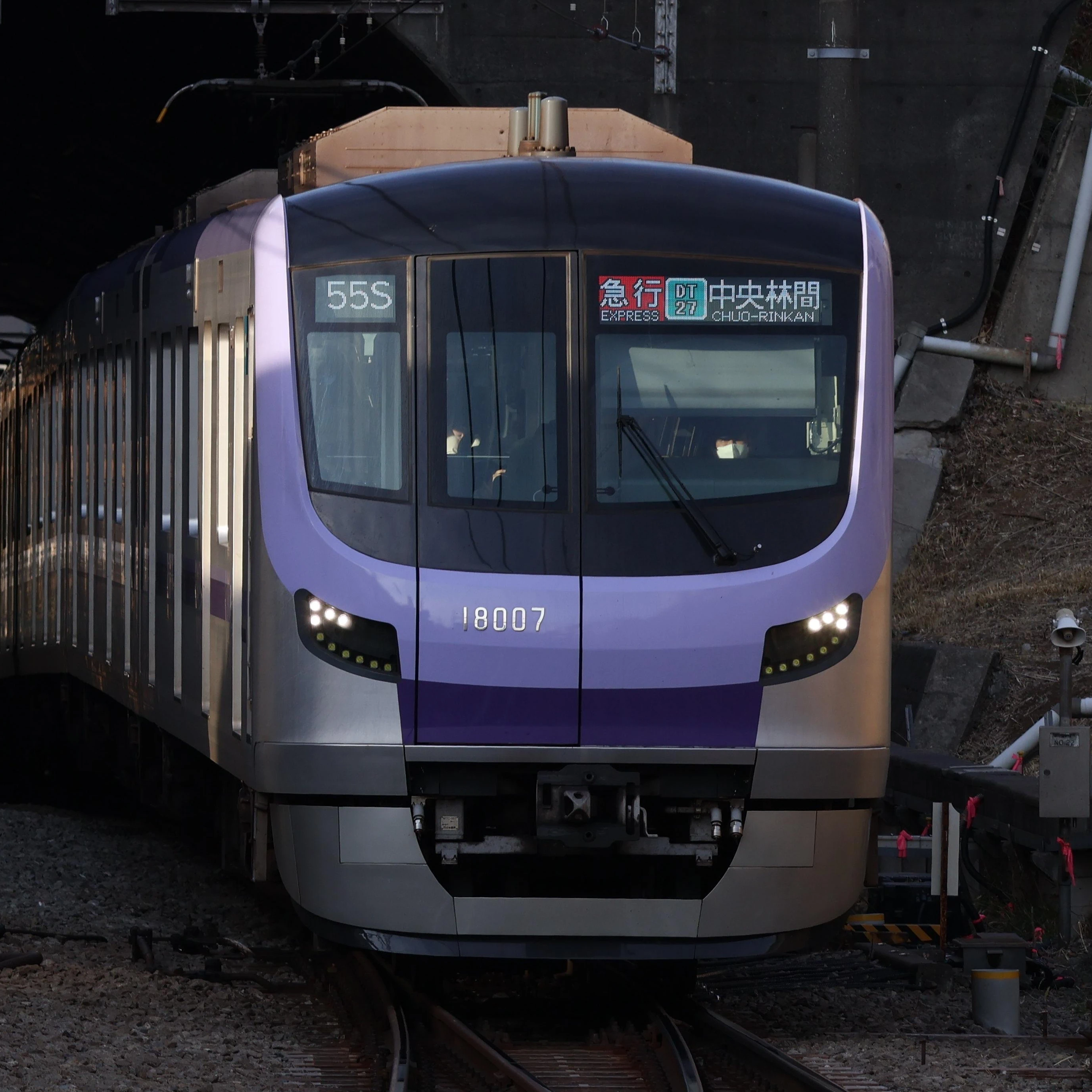 半蔵門線18000系