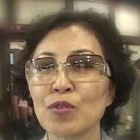 핑킹가위로 머리 자르는 김여사