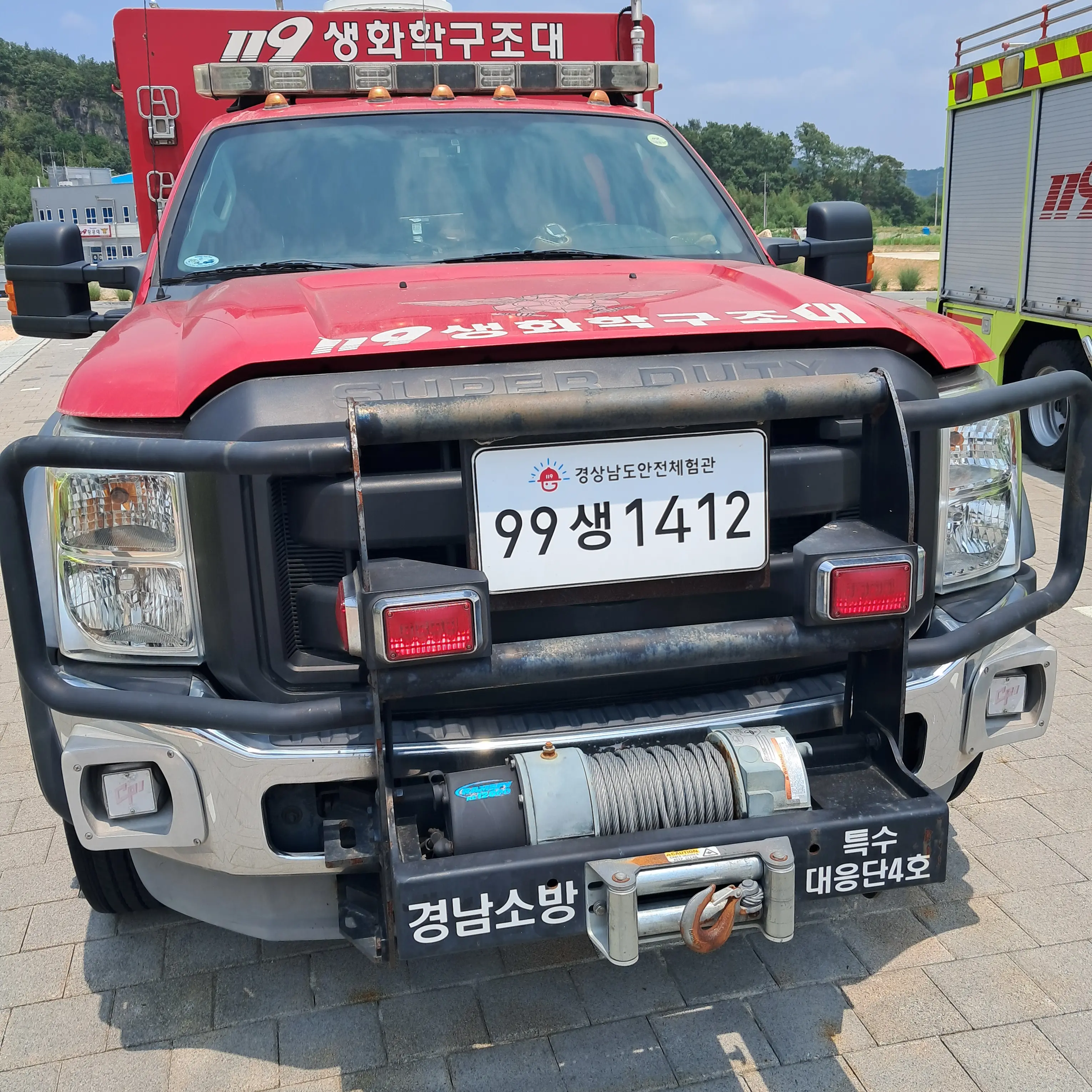 KRAIRWAYSFLIGHT7214의 119생화학구조대차량
