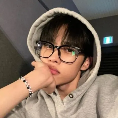 CurvyPoem2290의 김도현