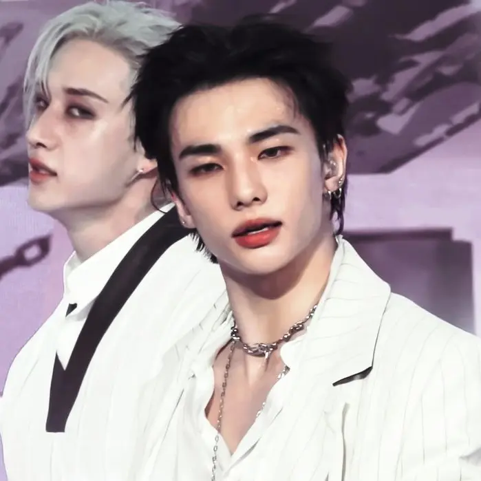 levv4nter의 Hwang Hyunjin - Beach Day