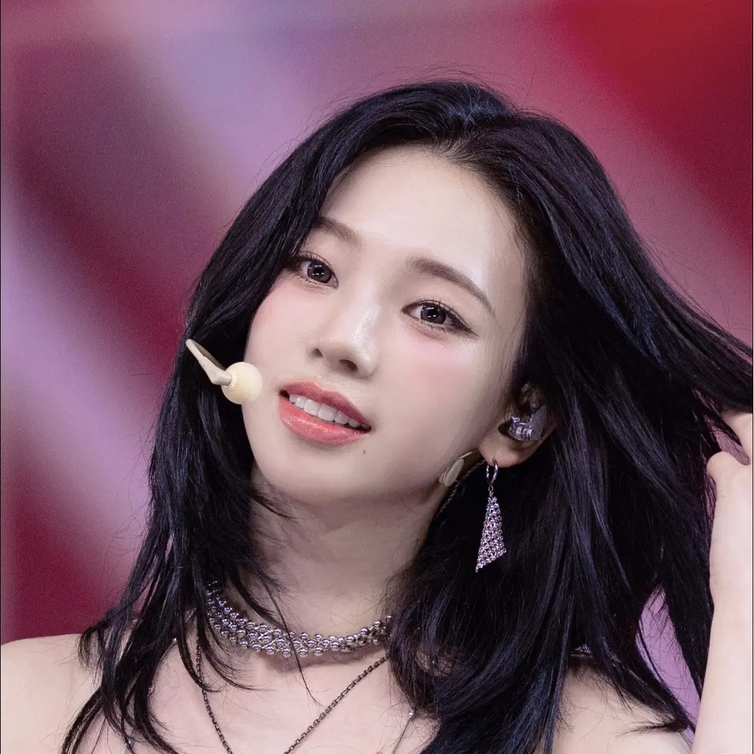 SleekBasil9290의 전학생 카리나