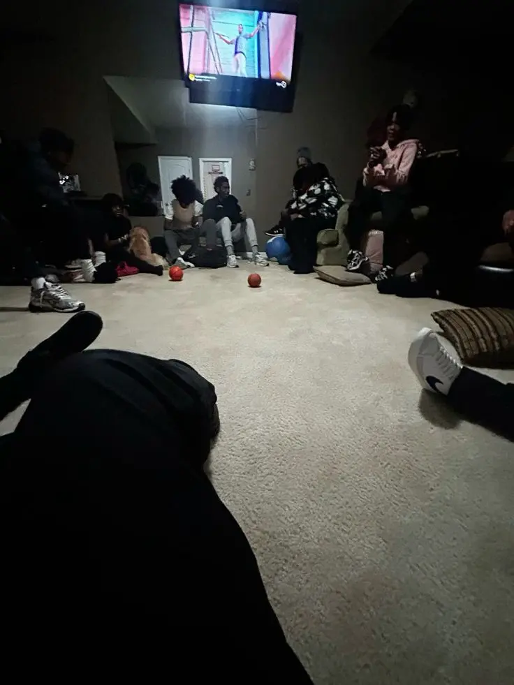 MeltyJuicy3030의 Hood Sleepover