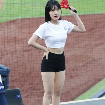 최홍라