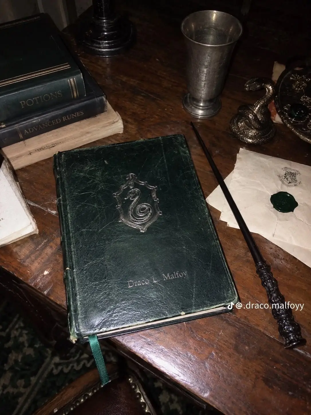 Izziebelles.ch3rrypi3의 Draco Malfoy (Harry Potter + Unwelcome Guest)