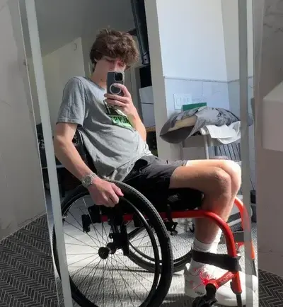 ItchySmog8220의 Caleb Hayes